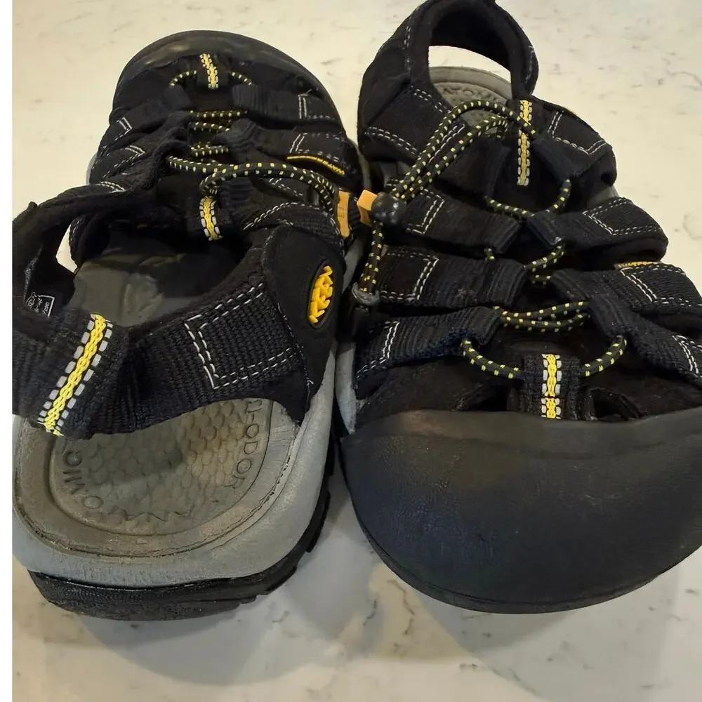 KEEN Newport H2 Men’s Size 8 Black Yellow Water Hiking Sandals 1001907
